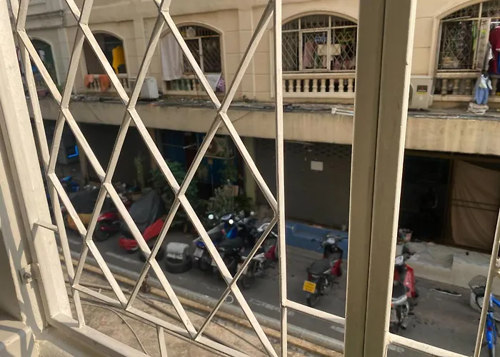 Apartment Modern 2-Bedroom Condo Near Foodie Market 11 Min, Mega Bangna, Bangna Trad Road 12 Min, Suvarnabhumi Airport 15 Min Bangkok