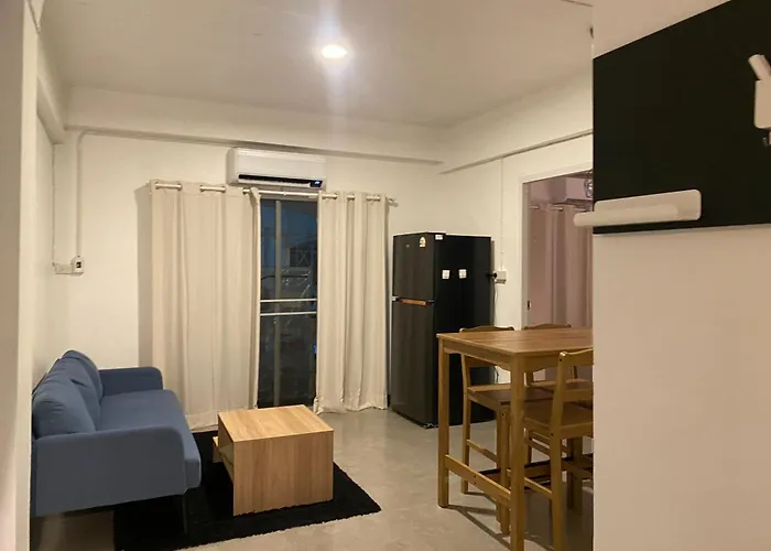 Modern 2-Bedroom Condo Near Foodie Market 11 Min, Mega Bangna, Bangna Trad Road 12 Min, Suvarnabhumi Airport 15 Min Apartment