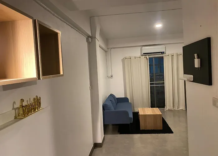Modern 2-Bedroom Condo Near Foodie Market 11 Min, Mega Bangna, Bangna Trad Road 12 Min, Suvarnabhumi Airport 15 Min *