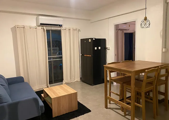 Modern 2-Bedroom Condo Near Foodie Market 11 Min, Mega Bangna, Bangna Trad Road 12 Min, Suvarnabhumi Airport 15 Min * Bangkok
