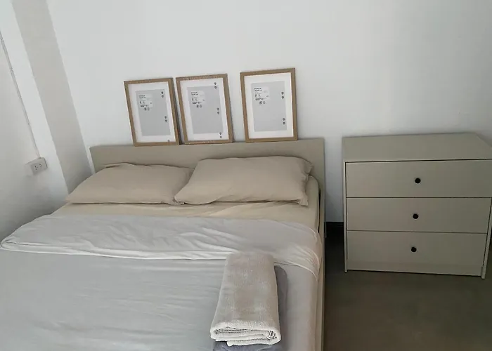 Modern 2-Bedroom Condo Near Foodie Market 11 Min, Mega Bangna, Bangna Trad Road 12 Min, Suvarnabhumi Airport 15 Min Apartment