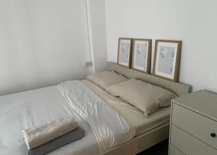 Modern 2-Bedroom Condo Near Foodie Market 11 Min, Mega Bangna, Bangna Trad Road 12 Min, Suvarnabhumi Airport 15 Min