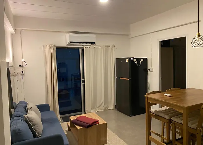 Modern 2-Bedroom Condo Near Foodie Market 11 Min, Mega Bangna, Bangna Trad Road 12 Min, Suvarnabhumi Airport 15 Min Apartment Bangkok