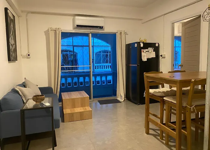 Modern 2-Bedroom Condo Near Foodie Market 11 Min, Mega Bangna, Bangna Trad Road 12 Min, Suvarnabhumi Airport 15 Min * Bangkok