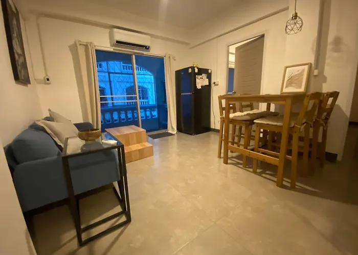 Modern 2-Bedroom Condo Near Foodie Market 11 Min, Mega Bangna, Bangna Trad Road 12 Min, Suvarnabhumi Airport 15 Min *