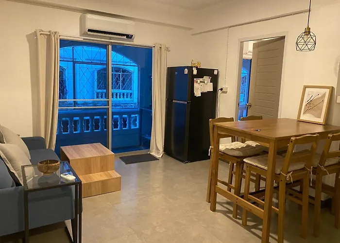 Modern 2-Bedroom Condo Near Foodie Market 11 Min, Mega Bangna, Bangna Trad Road 12 Min, Suvarnabhumi Airport 15 Min
