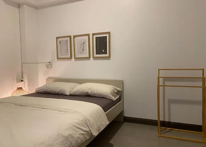 Modern 2-Bedroom Condo Near Foodie Market 11 Min, Mega Bangna, Bangna Trad Road 12 Min, Suvarnabhumi Airport 15 Min Bangkok