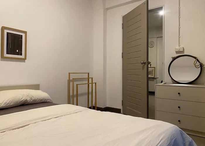 Modern 2-Bedroom Condo Near Foodie Market 11 Min, Mega Bangna, Bangna Trad Road 12 Min, Suvarnabhumi Airport 15 Min Apartment Bangkok