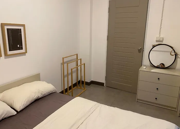 Modern 2-Bedroom Condo Near Foodie Market 11 Min, Mega Bangna, Bangna Trad Road 12 Min, Suvarnabhumi Airport 15 Min * Bangkok