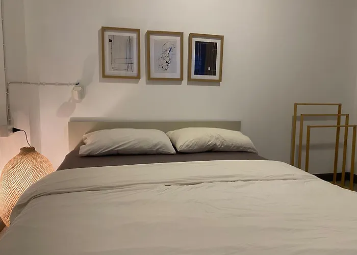 Modern 2-Bedroom Condo Near Foodie Market 11 Min, Mega Bangna, Bangna Trad Road 12 Min, Suvarnabhumi Airport 15 Min Apartment