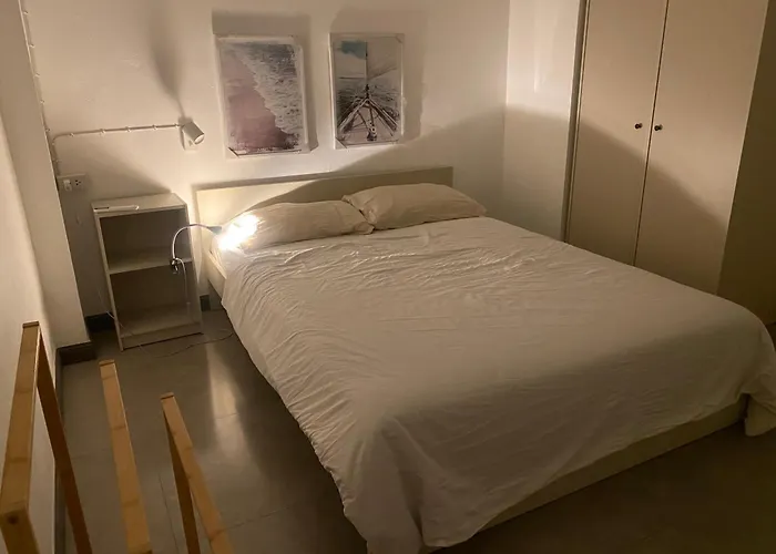 Apartment Modern 2-Bedroom Condo Near Foodie Market 11 Min, Mega Bangna, Bangna Trad Road 12 Min, Suvarnabhumi Airport 15 Min *