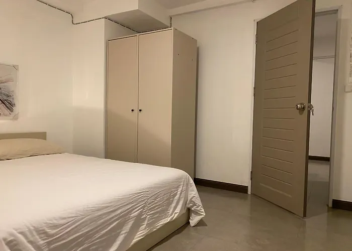 Apartment Modern 2-Bedroom Condo Near Foodie Market 11 Min, Mega Bangna, Bangna Trad Road 12 Min, Suvarnabhumi Airport 15 Min Bangkok