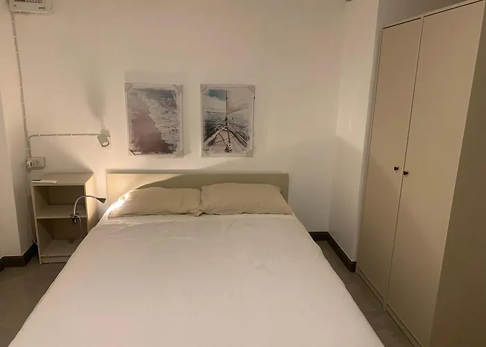 Modern 2-Bedroom Condo Near Foodie Market 11 Min, Mega Bangna, Bangna Trad Road 12 Min, Suvarnabhumi Airport 15 Min