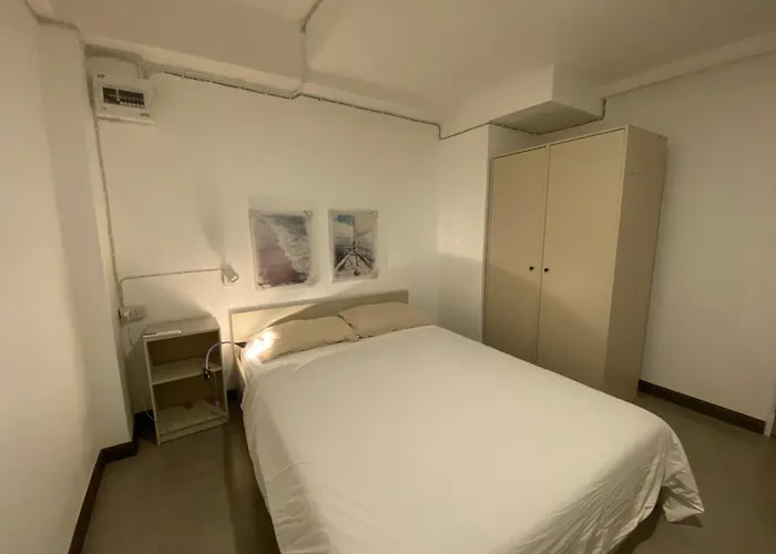 Modern 2-Bedroom Condo Near Foodie Market 11 Min, Mega Bangna, Bangna Trad Road 12 Min, Suvarnabhumi Airport 15 Min Apartment Bangkok