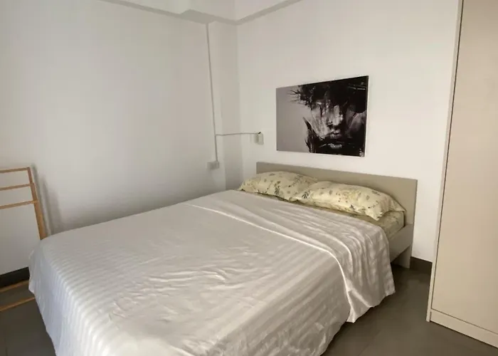 Modern 2-bedroom Near Foodie Market 11 Min, Mega Bangna, Bangna Trad Road 12 Min, Suvarnabhumi Airport 15 Min * Bangkok